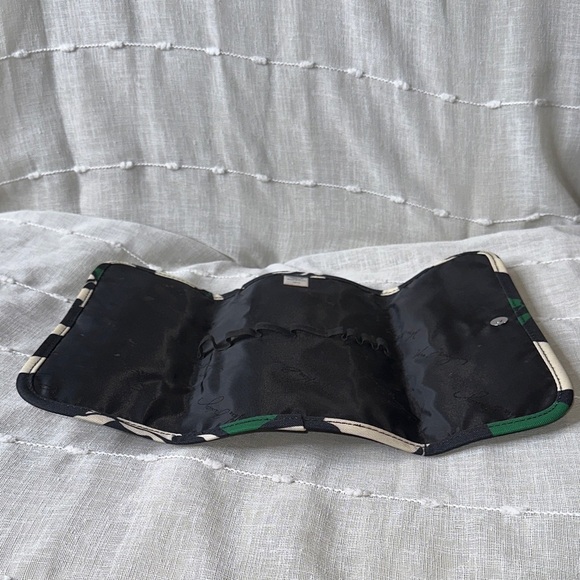 Vera Bradley Imperial Rose Pattern Tri-Fold Style Makeup Brush Travel Case NWOT - Picture 7 of 12